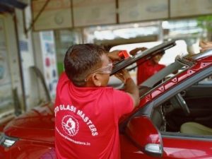 Why Hire Windshield Experts for Windshield Replacement or Repair